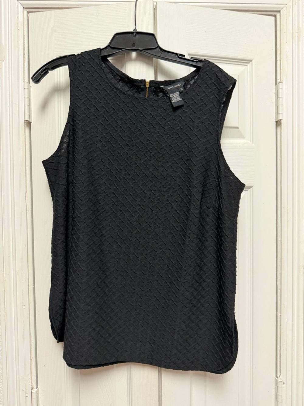 Jules & Leopold Black Textured Sleeveless Top